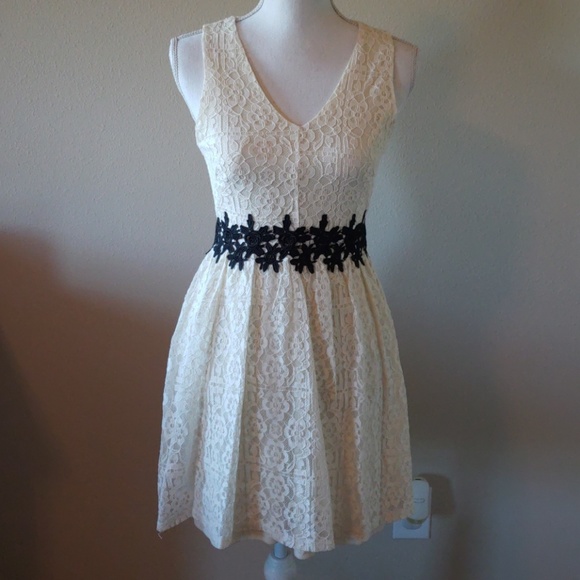 Alya Dresses & Skirts - Ivory lace dress